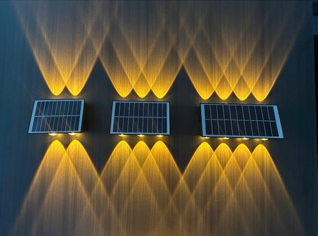 Đèn vách tường năng lượng mặt trời 4 tia 6 tia 8 tia ánh sáng vàng 3000k
